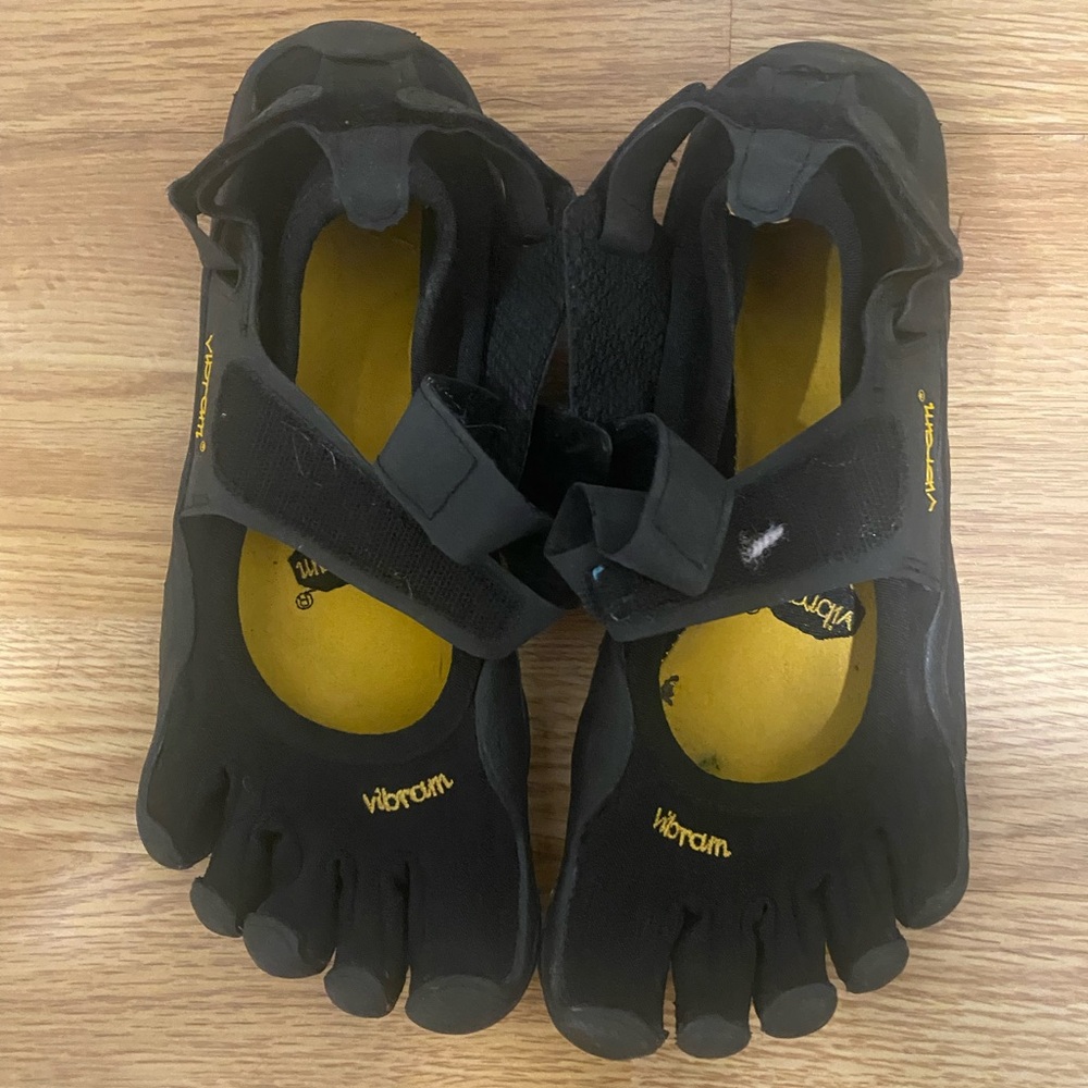 Vibram Black and Yellow FiveFingers Toe Shoes